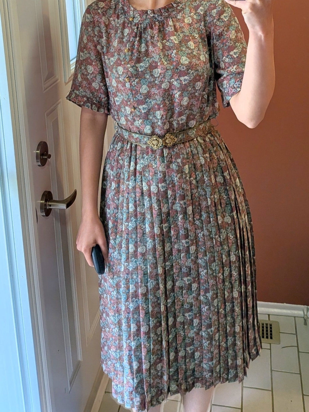 Vintage Japanese Floral Pleated Midi - Like New - Picture 10 of 10
